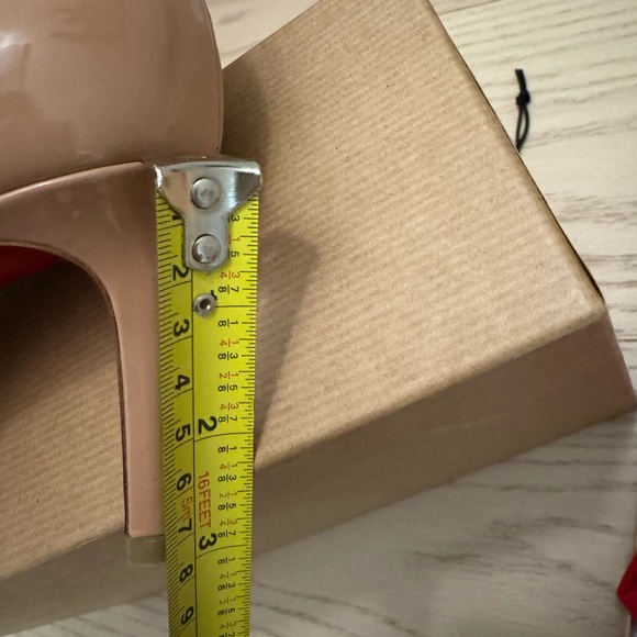 Authentic Christian Louboutin shoes only worn a couple of times - Picture 11 of 12